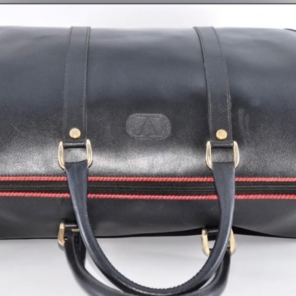 Valentino Garavani: Black Leather Boston Bag - Picture 4 of 12